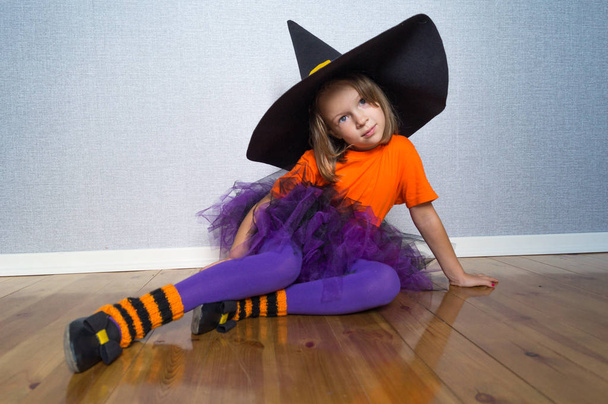 Child having fun at Halloween trick or treat - Fotografie, Obrázek