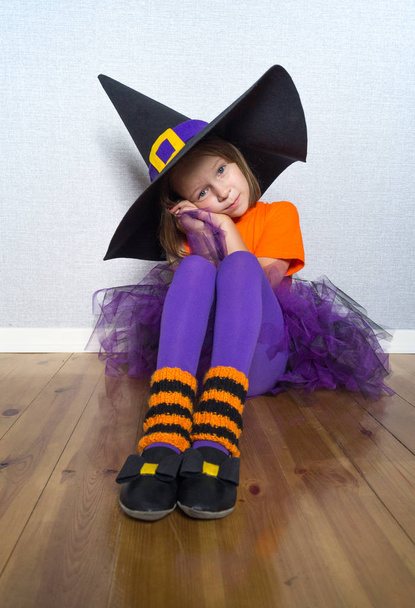 Child having fun at Halloween trick or treat - Фото, изображение