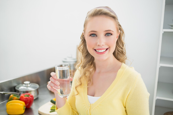 Cheerful cute blonde holding glass of water - Zdjęcie, obraz