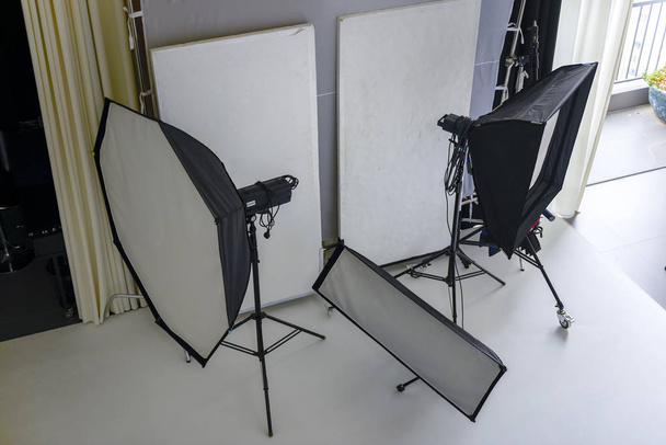 Flash softbox et réflecteur pour studio commercial
 - Photo, image
