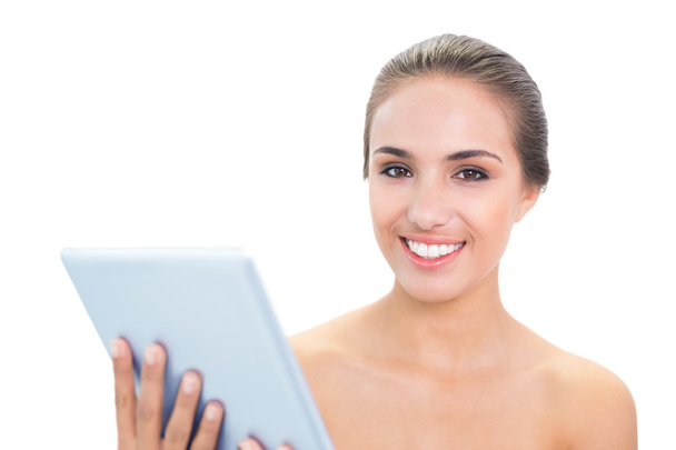 Smiling young woman holding a tablet - Foto, Bild