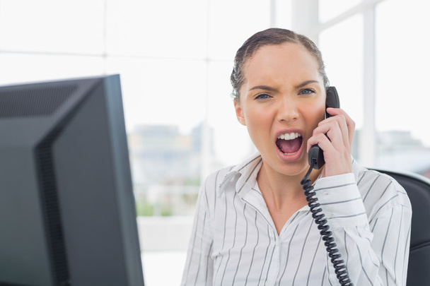 Angry businesswoman screaming on telephone - Foto, Imagem