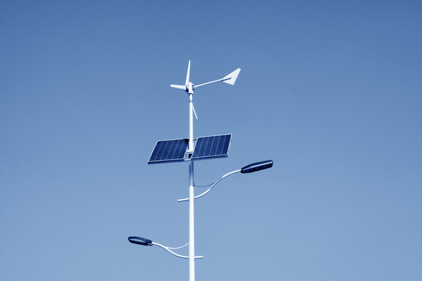 сонячні та вітрові вуличні ліхтарі
 - Фото, зображення