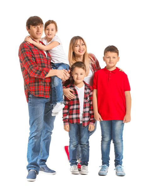 retrato de familia feliz sobre fondo blanco - Foto, imagen