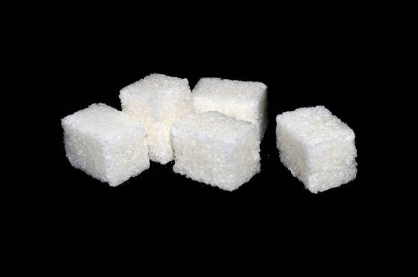 kostki cukru izolowane na czarnym tle - Zdjęcie, obraz