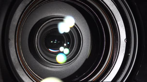 Focusing lens of digital camera. Camera lens zoom. Changing focal length. - Video, Çekim