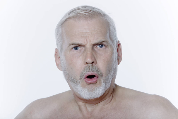 Porträt eines gutaussehenden Mannes mit Bart und Schnurrbart - Foto, Bild