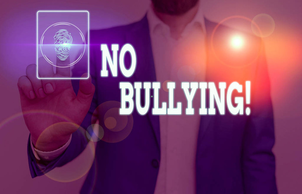 Escritura manual conceptual que muestra No Bullying. Concepto que significa detener el comportamiento agresivo entre los niños desequilibrio de poder
 - Foto, imagen