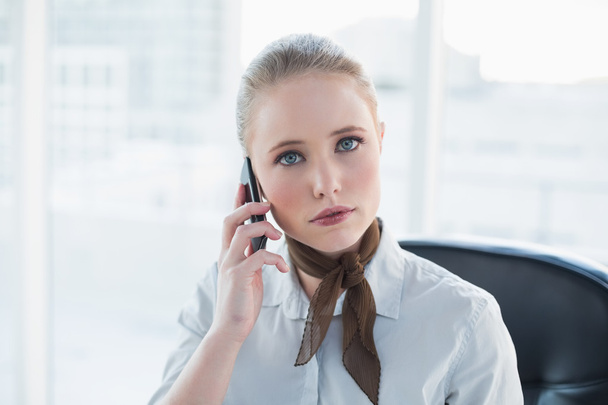 Blonde serious businesswoman phoning - Фото, изображение