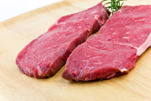 raw beef steak on wooden cutting board - Foto, Bild