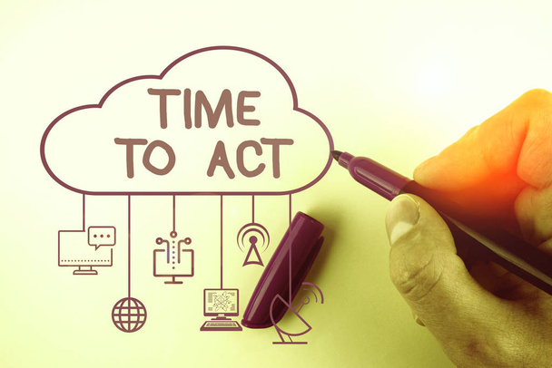 Scrivere una nota che mostra il tempo di agire. Business concept for Do it now Risposta Immediatamente Qualcosa deve essere fatto
 - Foto, immagini