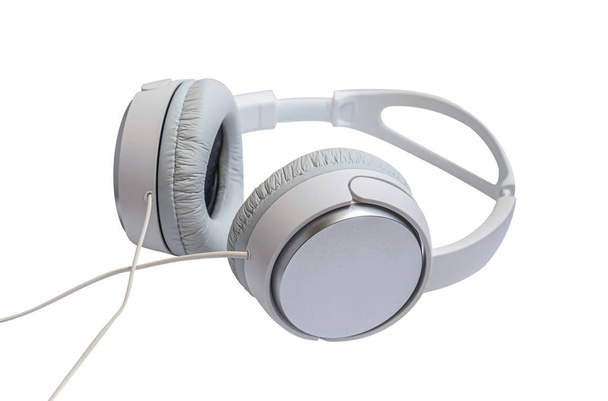 weiße Kunststoff-Kopfhörer isoliert auf weiß - Foto, Bild