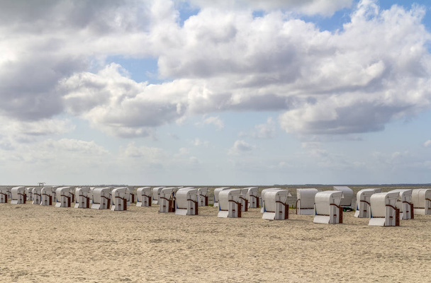 Sillas de playa en el norte de Alemania
 - Foto, imagen