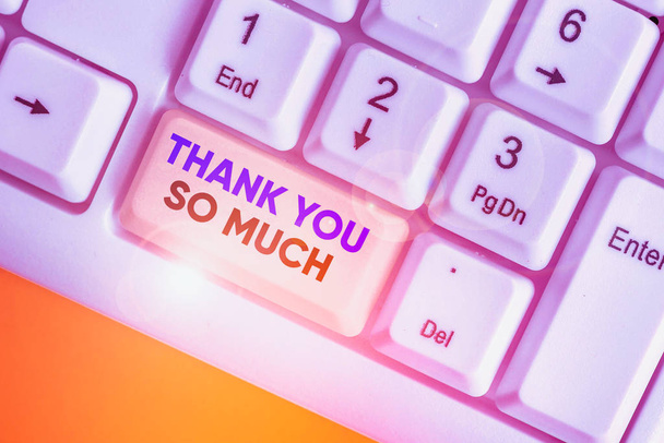 Schreiben Notiz zeigt vielen Dank. Geschäftskonzept zum Ausdruck der Dankbarkeit Grüße der Wertschätzung - Foto, Bild