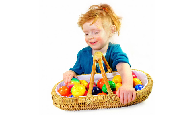 little girl with easter egg basket - Foto, immagini