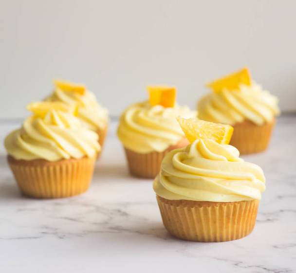 Delicious cupcakes with orange. Tasty dessert - Foto, afbeelding