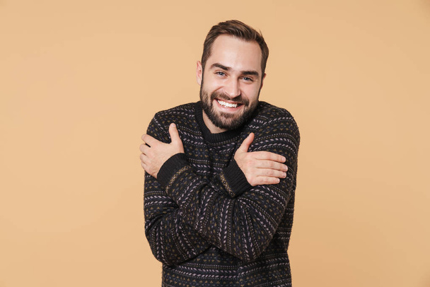 Cheerful young bearded man wearing warm sweater - Foto, Bild