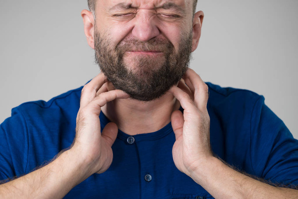 Man having throat, neck pain - Foto, afbeelding