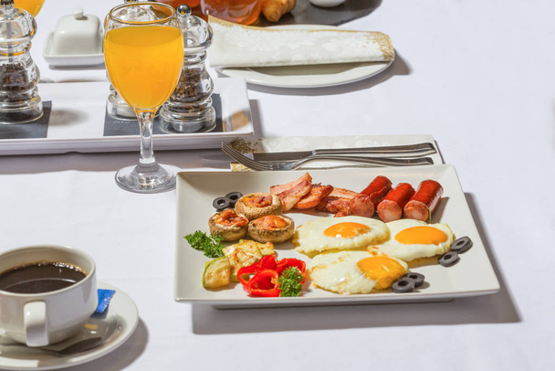 Ham and eggs breakfast served in restaurant  - Valokuva, kuva