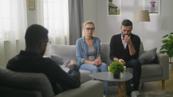 Young couple on a counseling session with psychotherapist - Footage, Video
