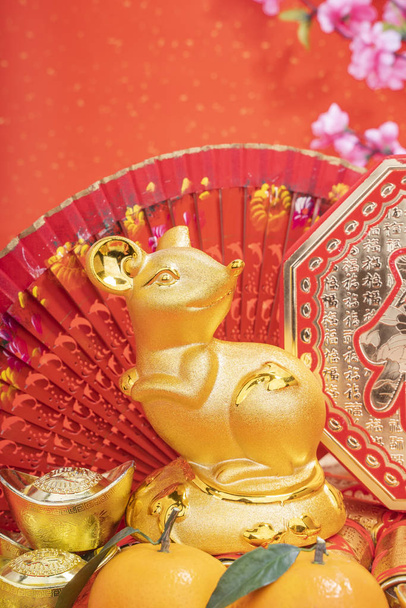 Perinne Kiinan kultainen rotta patsas rotta, 2020 on vuosi rotta, kiinalaisia merkkejä kultaa harkon käännös: hyvä siunaus rahaa
. - Valokuva, kuva