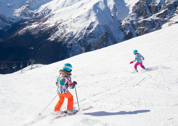 family at the ski resort - Foto, Bild