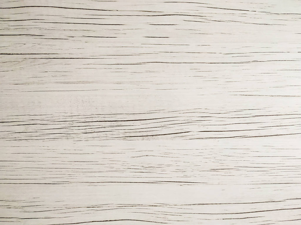 weiße und elegante Holzdielen mit weichen schwarzen Linien, die ein Holzmuster aus natürlichen Materialien bilden - Foto, Bild