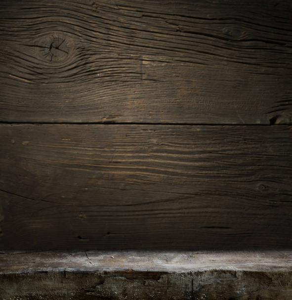 wood brown grain texture, dark wall background, top view of wooden table - Foto, Imagem