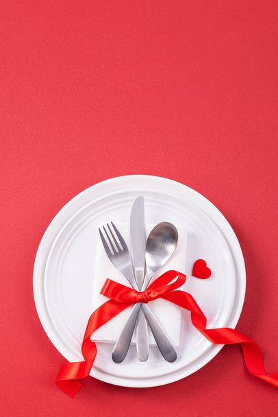 Valentine's Day design concept - Romantic plate dish in restaurant, holiday celebration meal promotion for couple and lover dating, top view, flat lay, overhead - Fotoğraf, Görsel