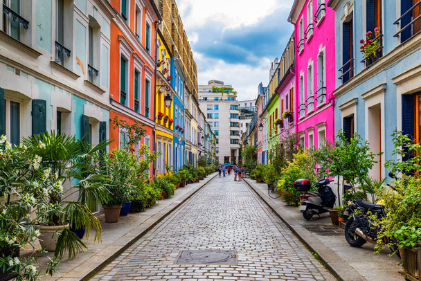 Cremieux Street (Rue Cremieux), Paris, France. Rue Cremieux in t - Photo, Image