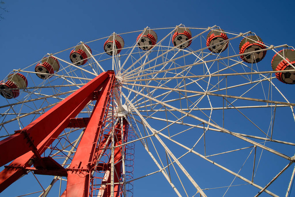 Ferris wheel in Donetsk, Ukraine - Фото, зображення