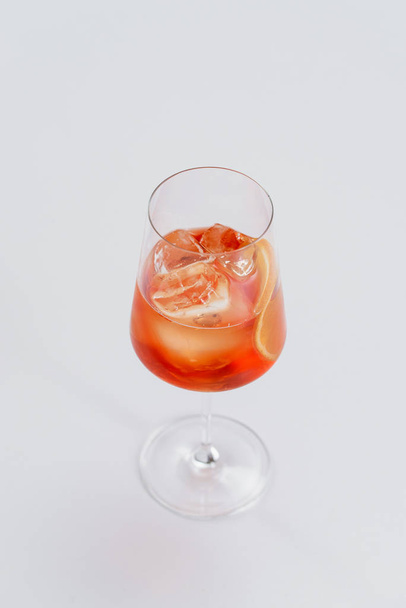 классический коктейль, накидка трески в стакане
 - Фото, изображение