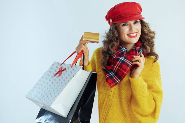 smiling young woman shopper showing golden credit card - Фото, зображення