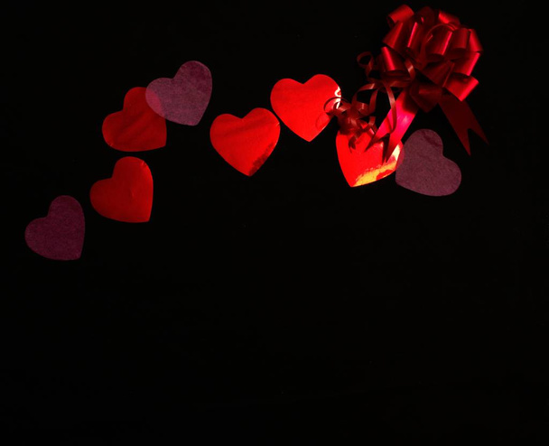 heart on a black background with a place for an inscription to the day of St. Valentine - Fotoğraf, Görsel