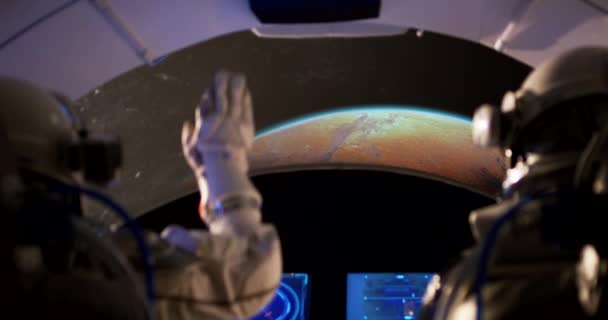 Astronotlar uzay gemisiyle Mars 'a yaklaşıyor. - Video, Çekim