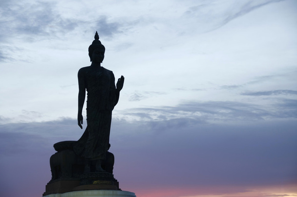 σιλουέτα αγάλματος Buddha - Φωτογραφία, εικόνα