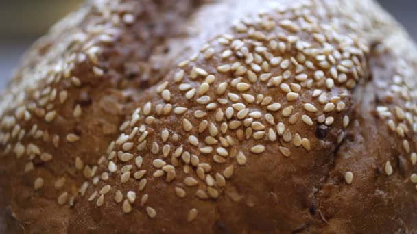 Κοντινό πλάνο του γερμανικού ψωμιού kulmbacher - Πλάνα, βίντεο