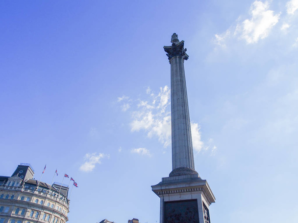 Лондон, Англія - 29 вересня 2015: Колона Нельсона, пам'ятник на Трафальгарській площі, місто Вестмінстер, пам'ять про адмірала Гораціо Нельсона. - Фото, зображення