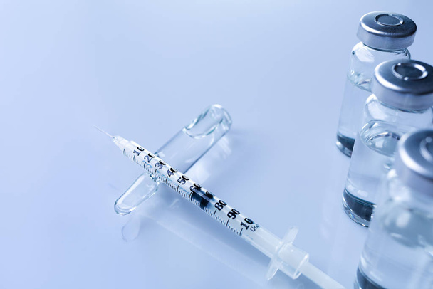 Ampoules, vials, syringe. Medical injection,diseases,health care,diabetes,insulin. Syringe with liquid vaccines preparing to do an injection. Medical equipment. Medical background with copy space - Foto, Imagem