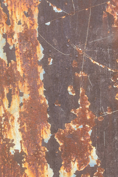 Vecchio tessuto ondulato arrugginito in metallo
 - Foto, immagini