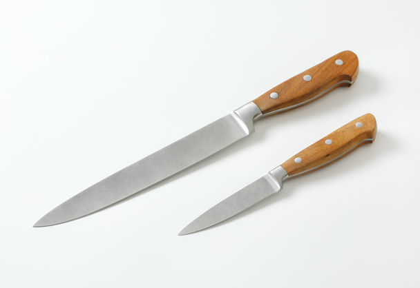 Deux couteaux de cuisine tranchants
 - Photo, image