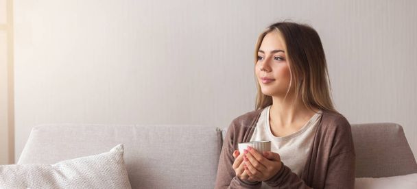 Dreamy girl enjoying hot fresh coffee at home - Foto, imagen