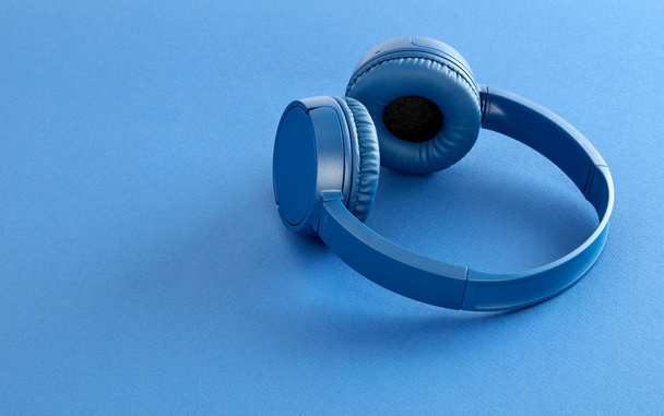Modrá bezdrátová sluchátka - Fotografie, Obrázek