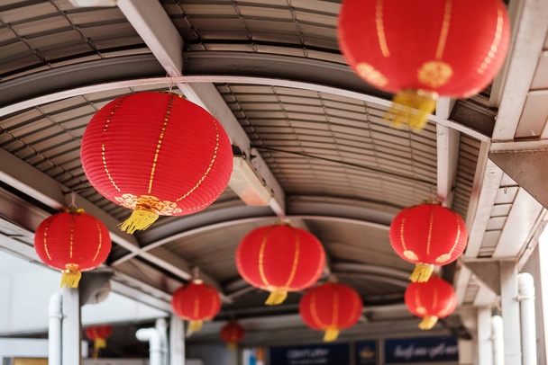 Chiński tradycyjny dekoracji latarni w mieście. Chiński księżycowy Ne - Zdjęcie, obraz