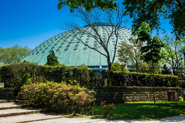 Tuinen van het Crystal Palace en het paviljoen Rosa Mota - Foto, afbeelding