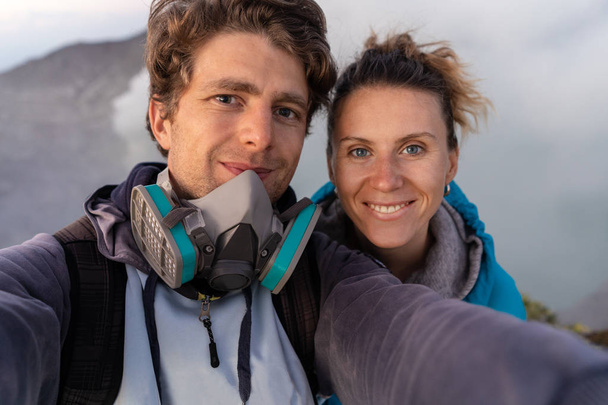 Selfie photo of adventure seekers with  beautiful mountain  land - Fotoğraf, Görsel