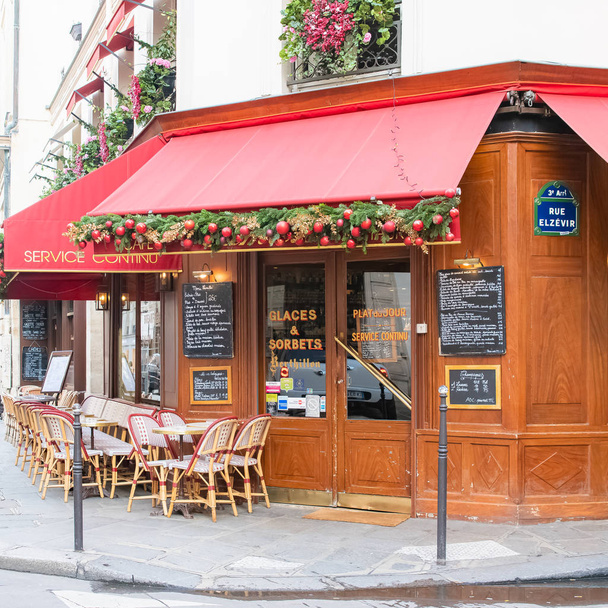Paris, France, December 10th, 2019, typical restaurant and coffee in the Marais - Фото, зображення