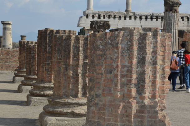 Close-up sobre as ruínas de Pompeia
 - Foto, Imagem