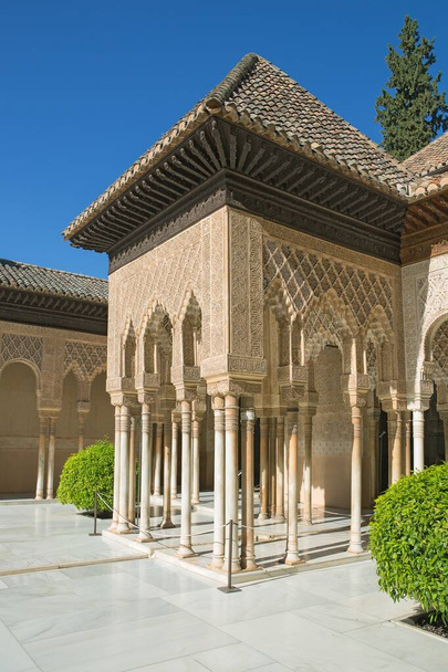  Löwenhof im nasrid moresken Palast der Alhambra - Foto, Bild