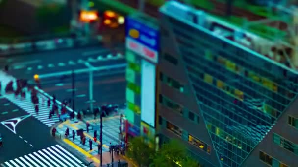 Een timelapse van straat op de stedelijke stad in Tokio hoge hoek tiltshift zoom - Video